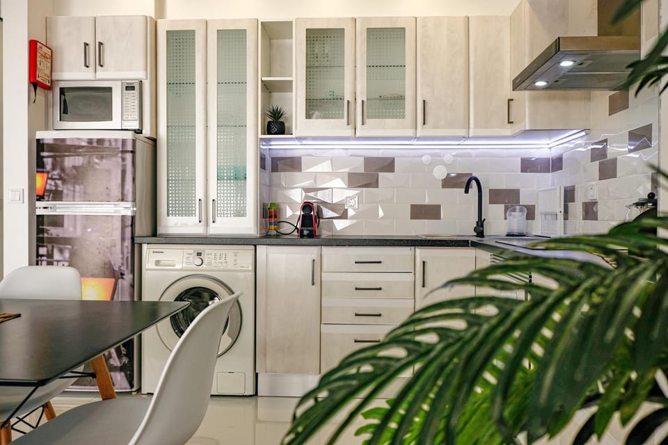 Kitchen or kitchenette, Dining area, Sea view