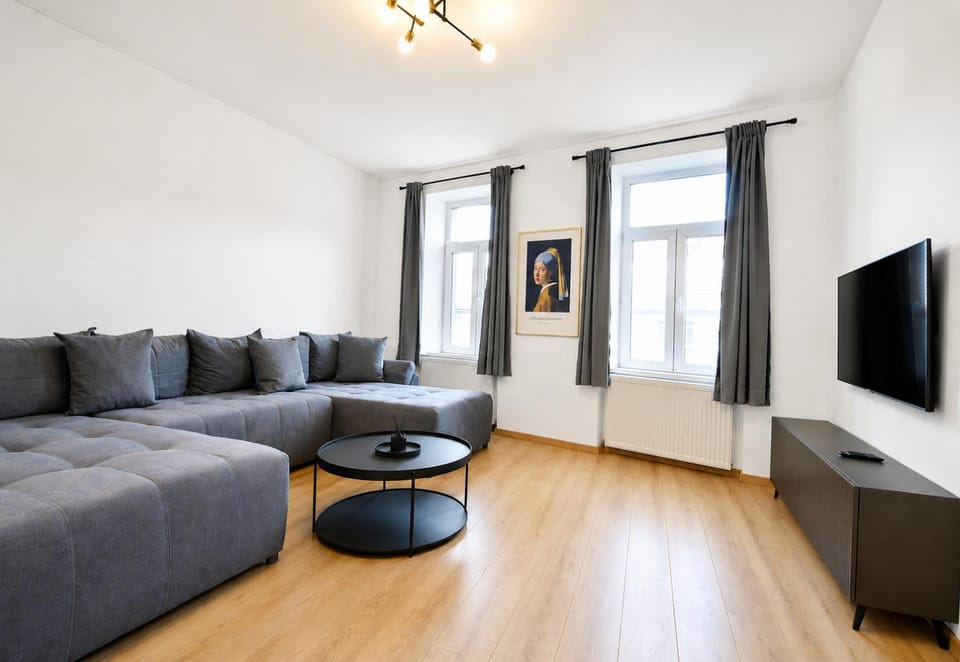 Communal lounge/ TV room, TV and multimedia, Living room