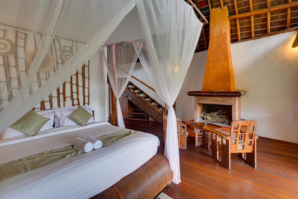 Bed, Living room, Seating area, Bedroom