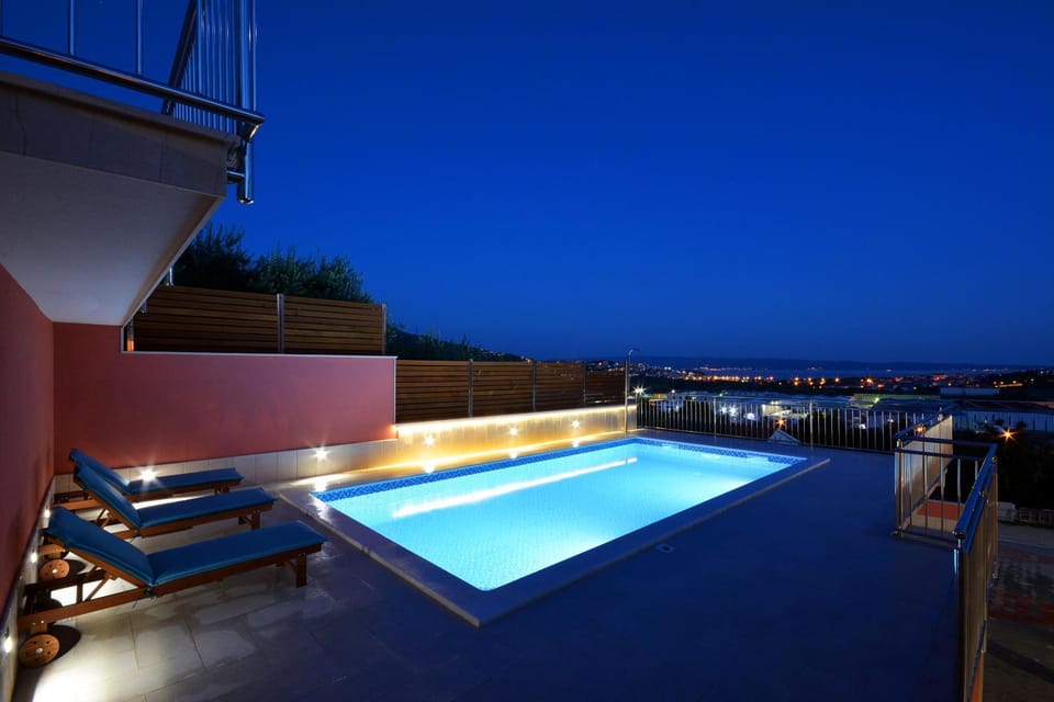 On site, Mountain view, Pool view, Sea view, Swimming pool, Swimming pool