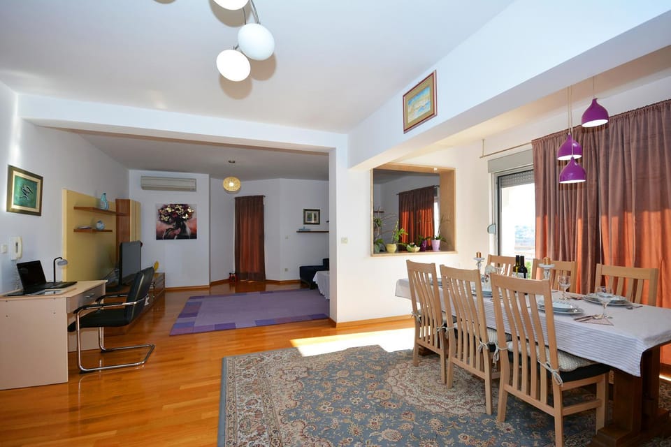 Living room, Dining area, Mountain view, Pool view, Sea view