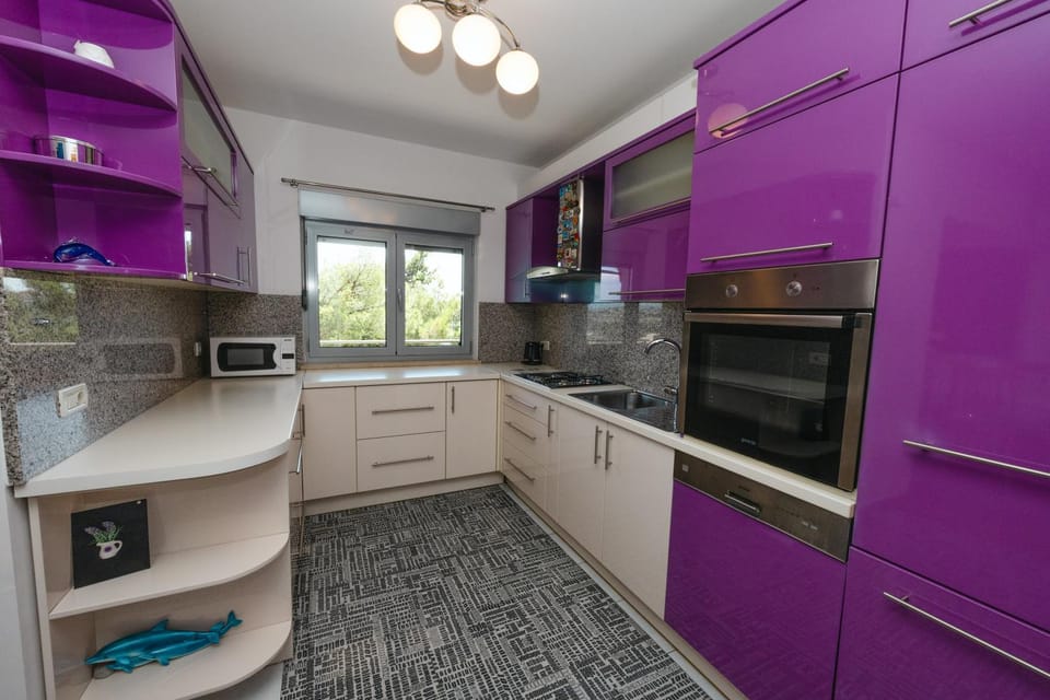 Kitchen or kitchenette, kitchen