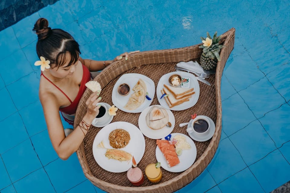 Food and drinks, Guests, Breakfast