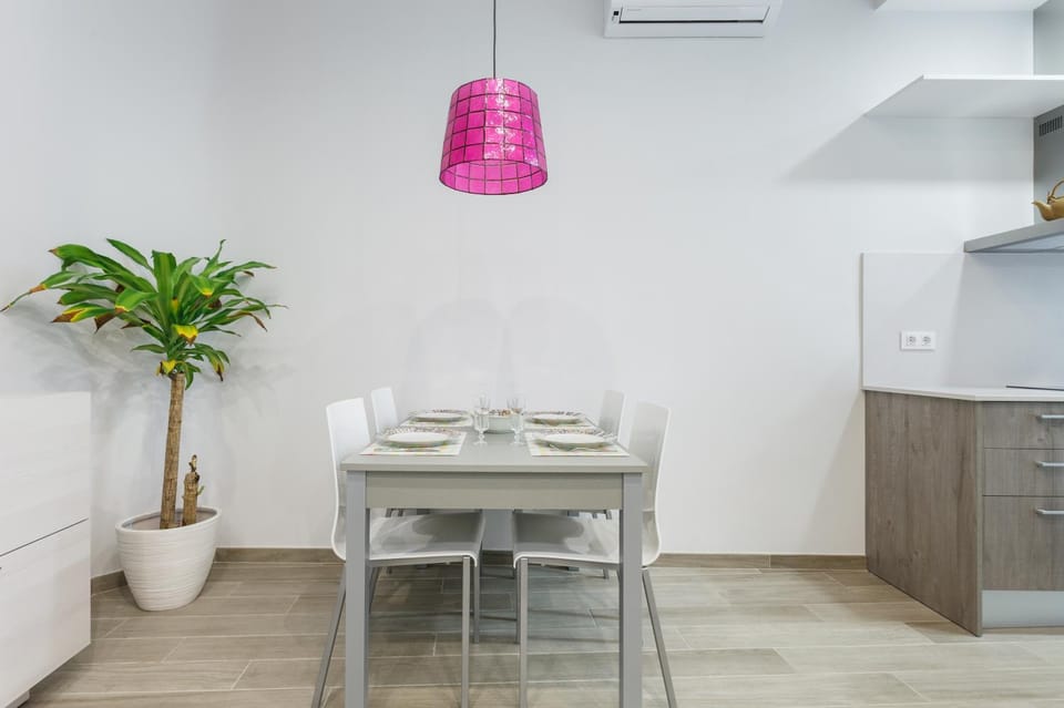 Seating area, Dining area