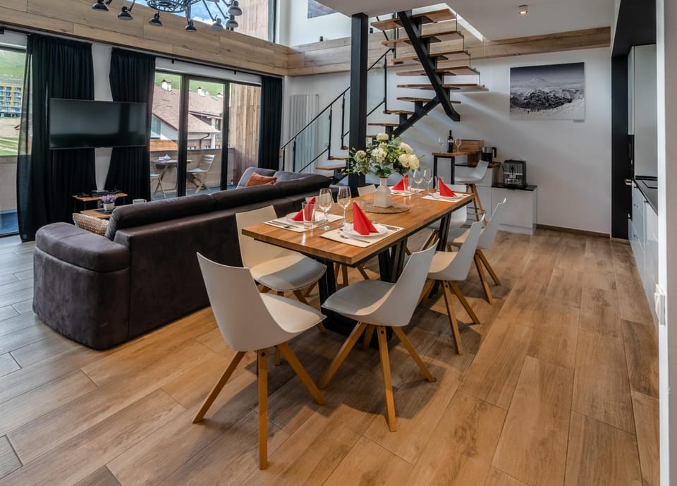 Living room, Dining area