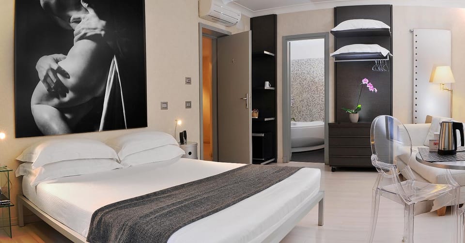 Bed, Photo of the whole room, Bedroom