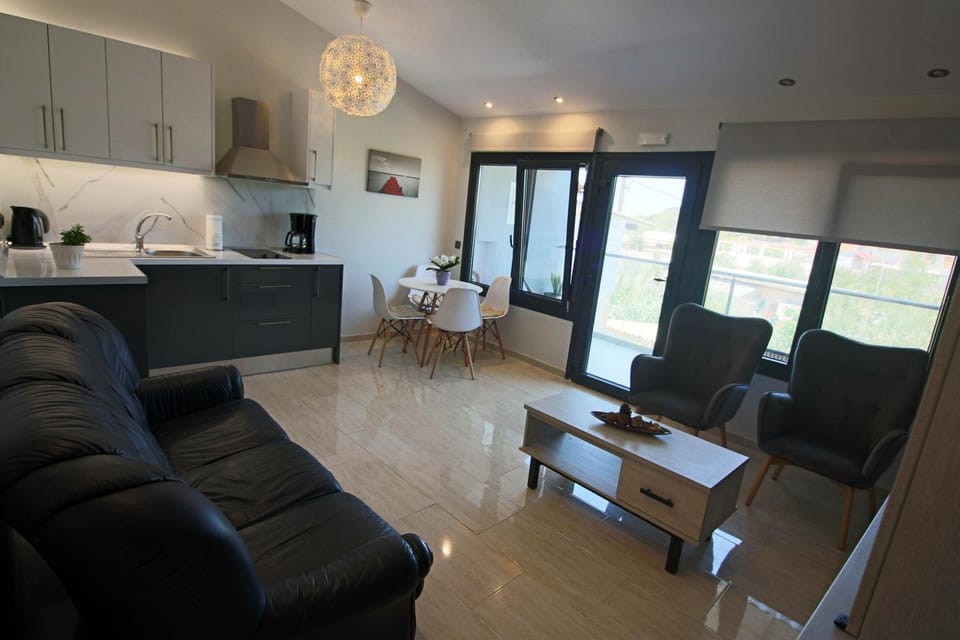 Kitchen or kitchenette, Living room, Seating area