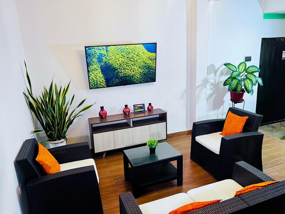 Communal lounge/ TV room, TV and multimedia, Living room, Seating area