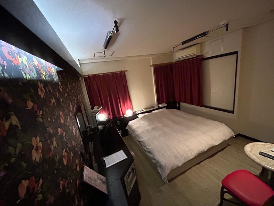 Bed, Photo of the whole room, Bedroom, air conditioner
