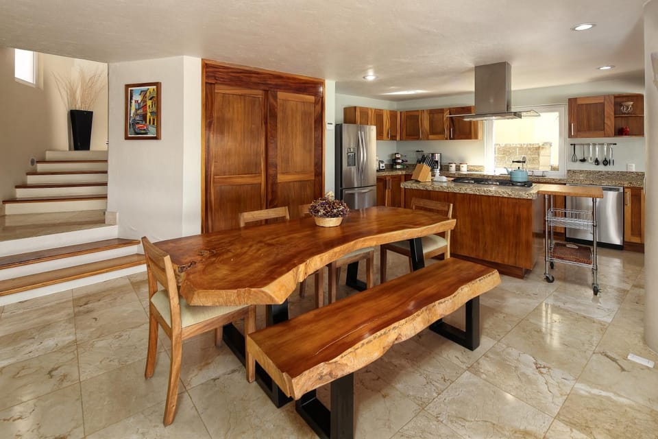 Kitchen or kitchenette, Photo of the whole room, Dining area