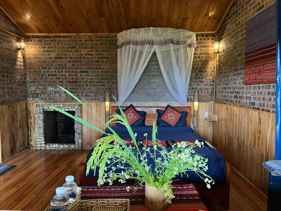 Bed, Bathroom, View (from property/room), Bedroom, Garden view, Mountain view