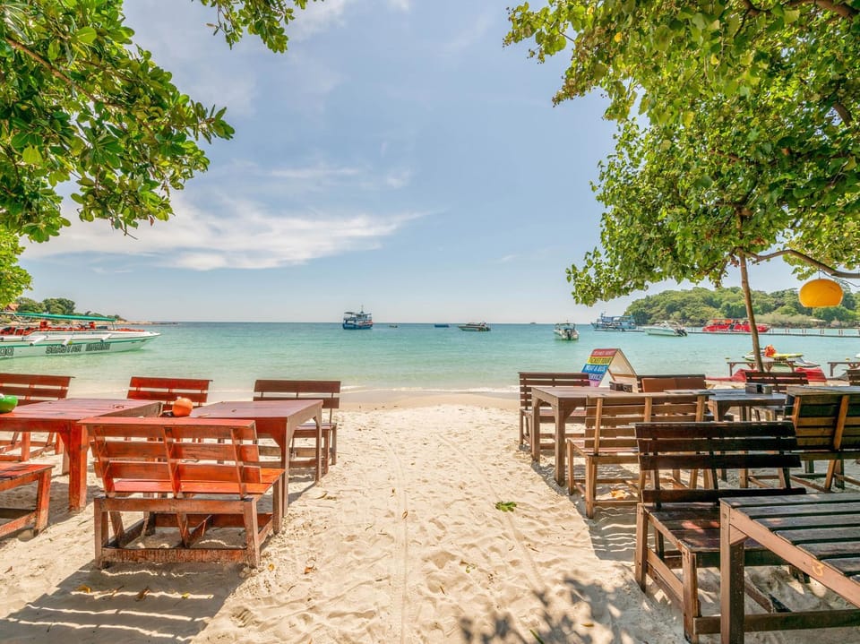 Restaurant/places to eat, Beach
