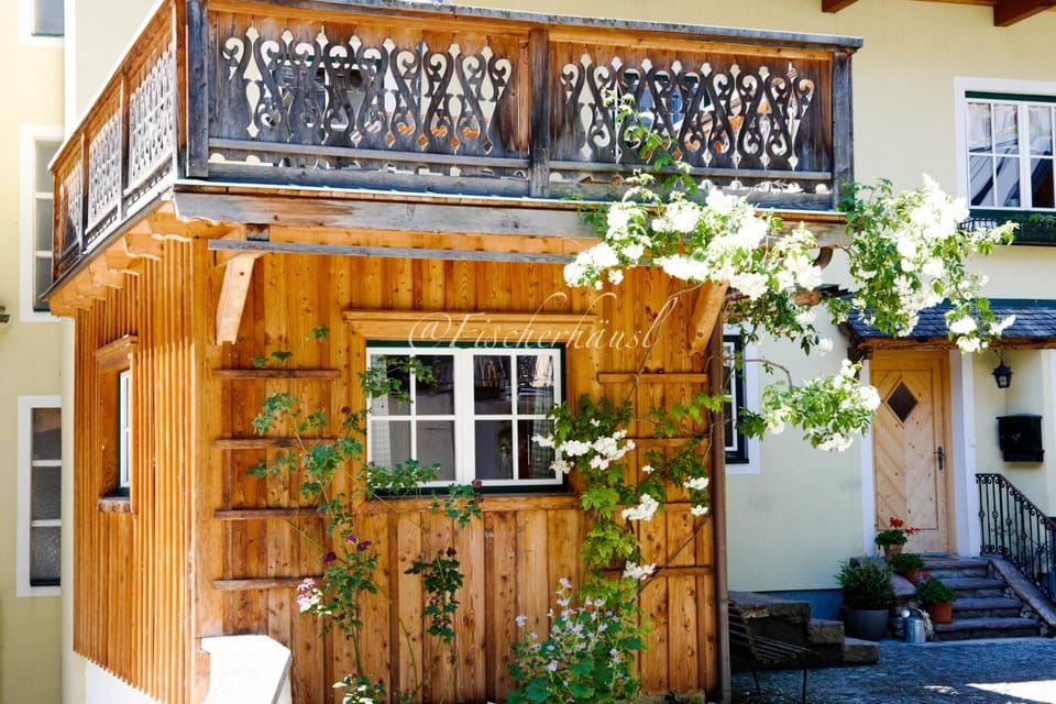 Facade/entrance, Balcony/Terrace