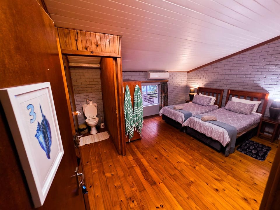 Photo of the whole room, Bedroom, towels, wardrobe