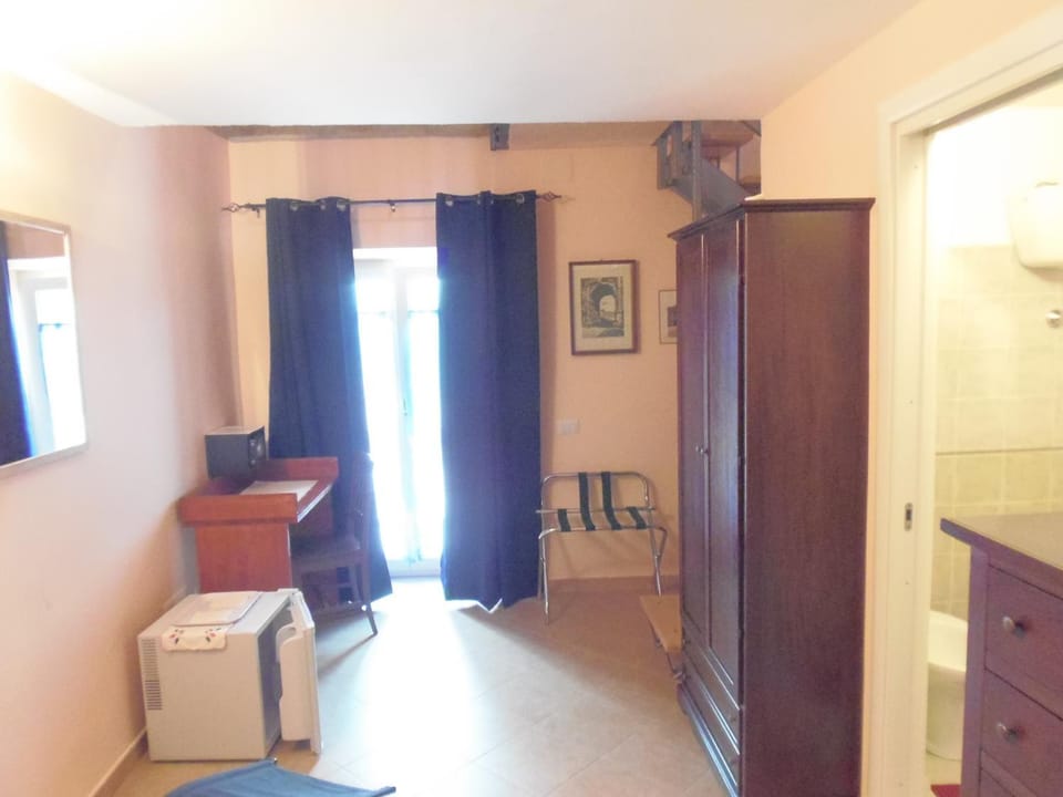 Photo of the whole room, Decorative detail, Bedroom