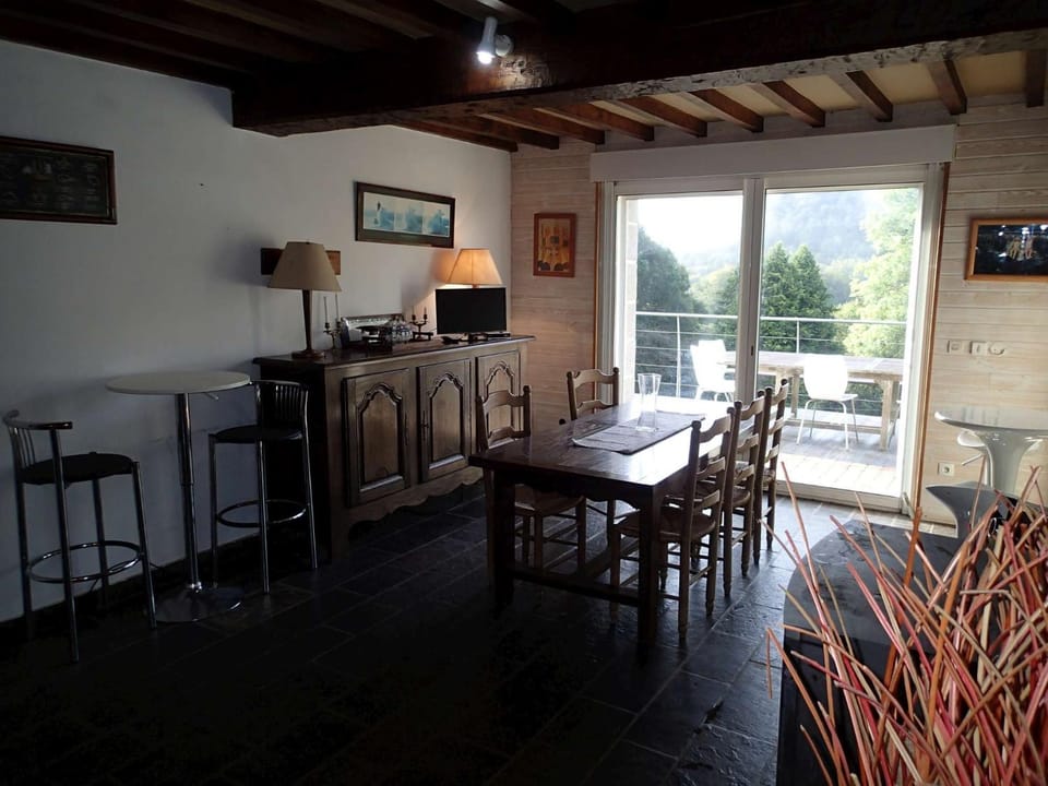 Dining area, Garden view, Landmark view, Mountain view, River view