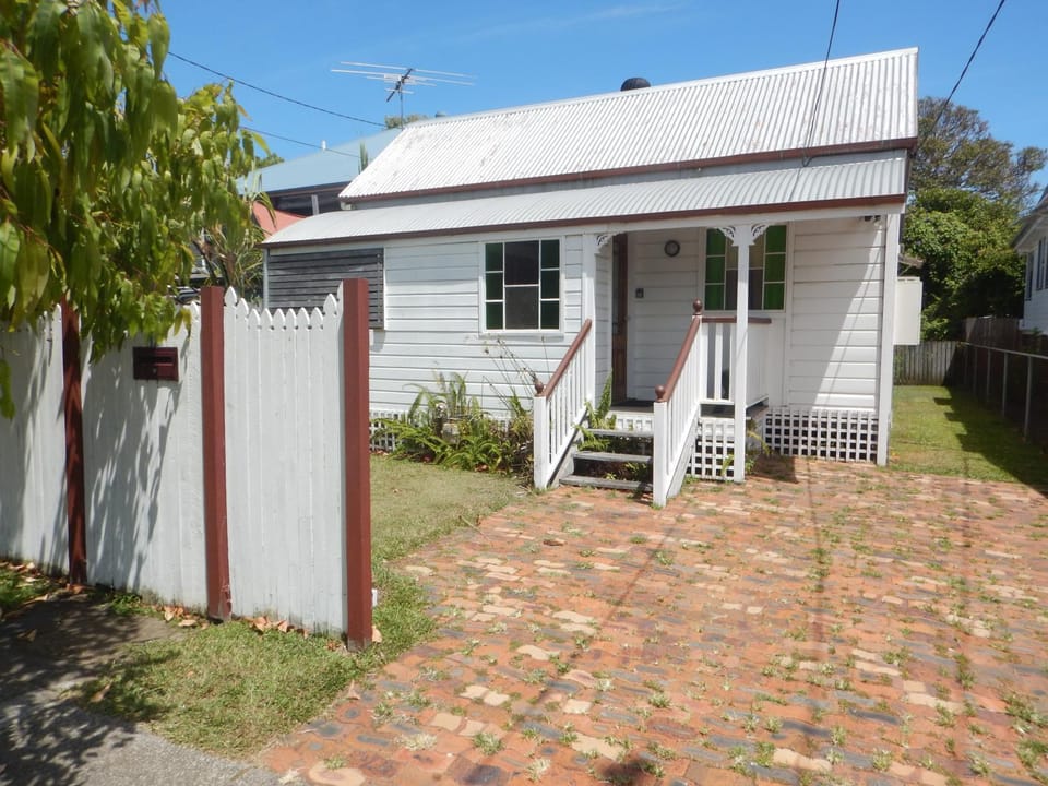 Pine Cottage House in Brisbane