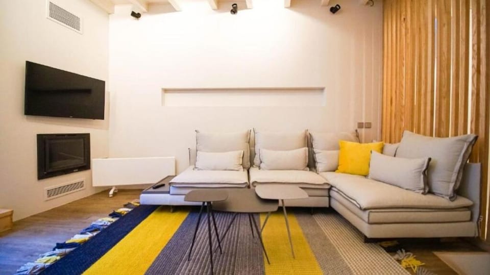 Communal lounge/ TV room, TV and multimedia, Living room, Seating area