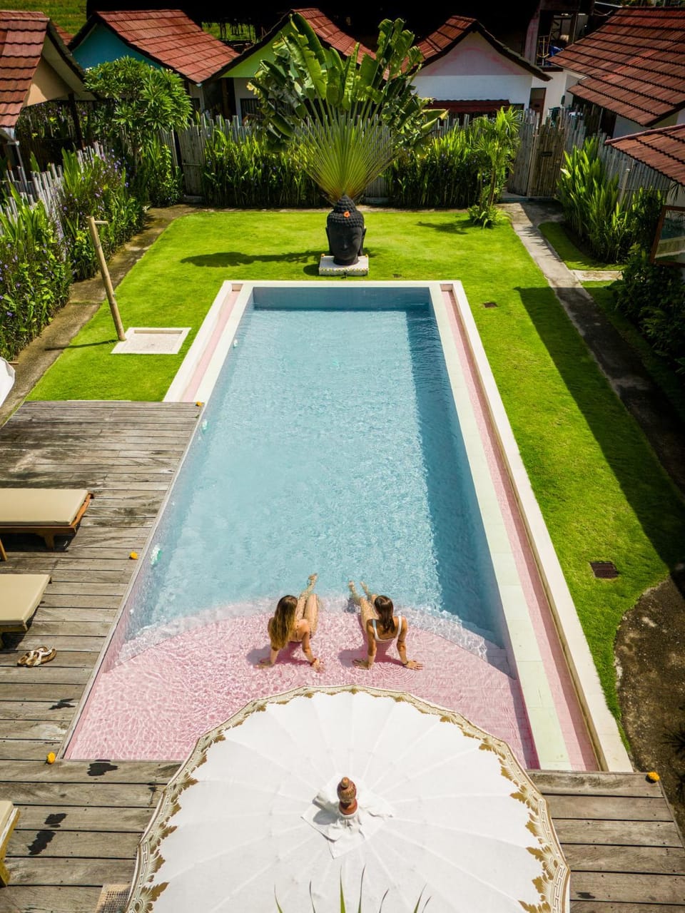 Property building, Garden, Pool view, Swimming pool, sunbed