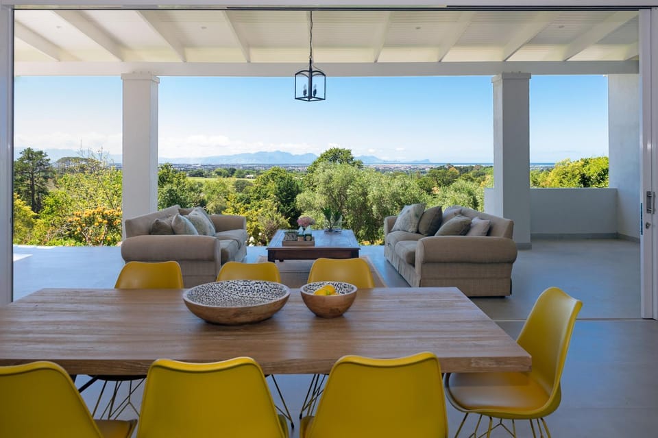 View (from property/room), Balcony/Terrace, Dining area