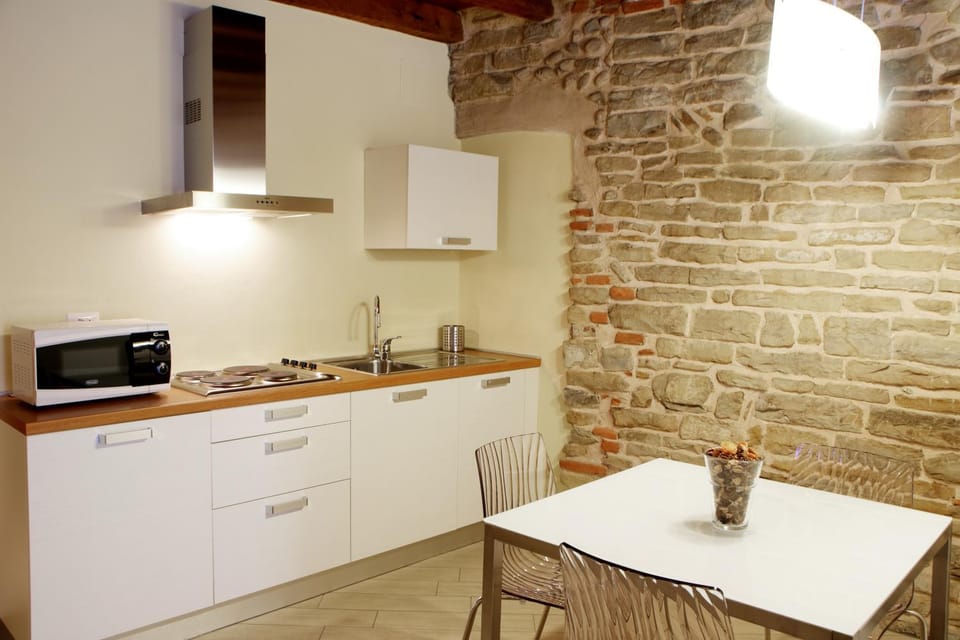 Kitchen or kitchenette, Dining area, kitchen