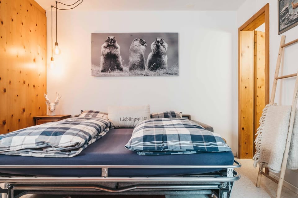 Bed, Living room