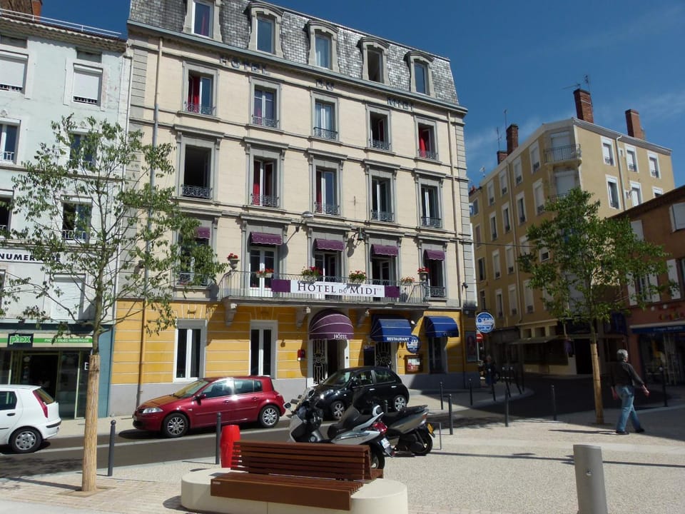 Property building, Day