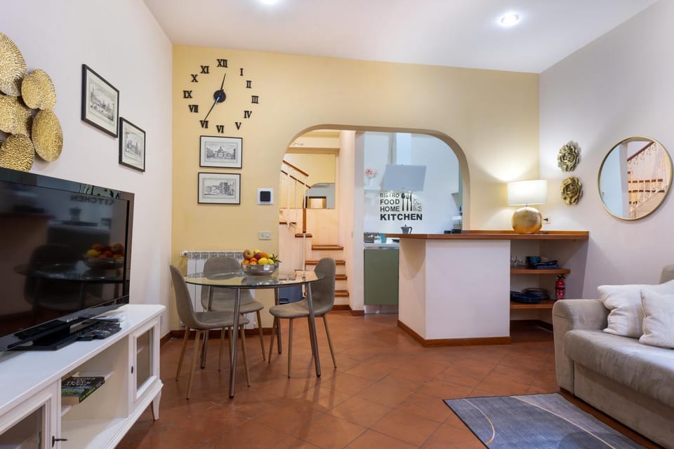 TV and multimedia, Kitchen or kitchenette, Living room, Seating area, Dining area