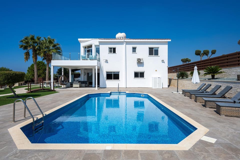 Pool view, Swimming pool, sunbed