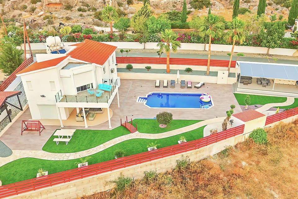 Property building, Bird's eye view, Swimming pool