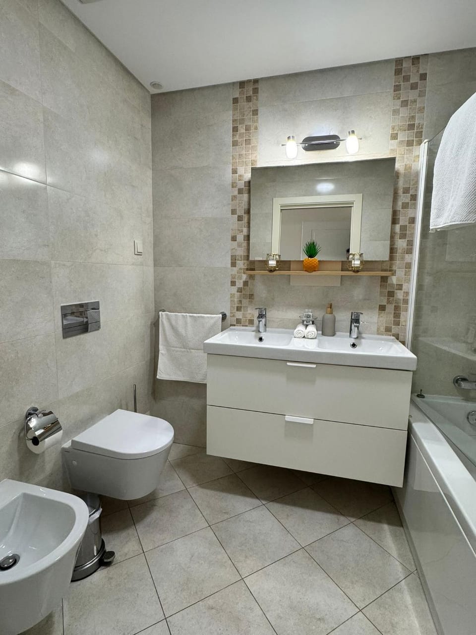 Shower, Toilet, Bathroom, bidet, towels