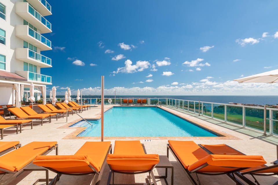 Pool view, Swimming pool, sunbed