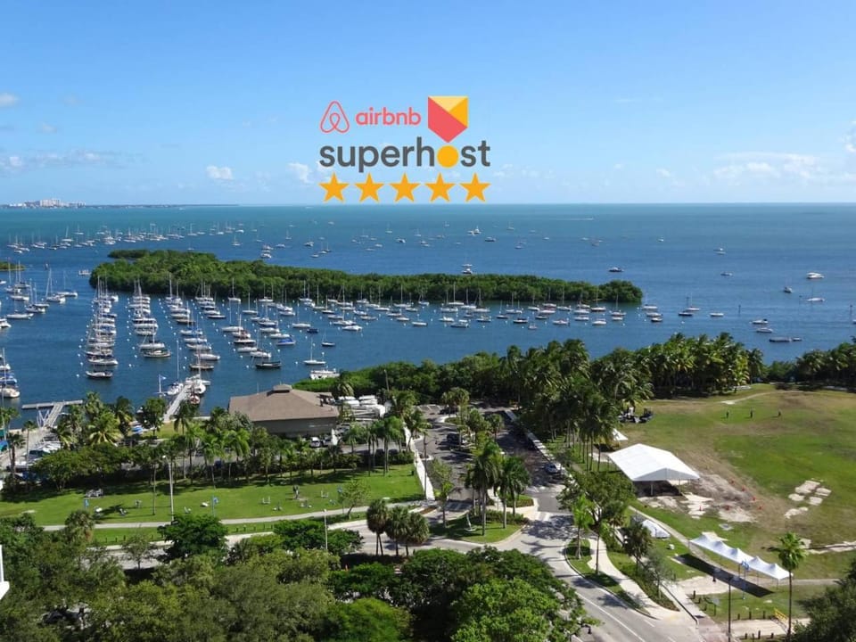 Ocean View Balcony steps from Restaurants, Peacock Park & Marina House in Coconut Grove