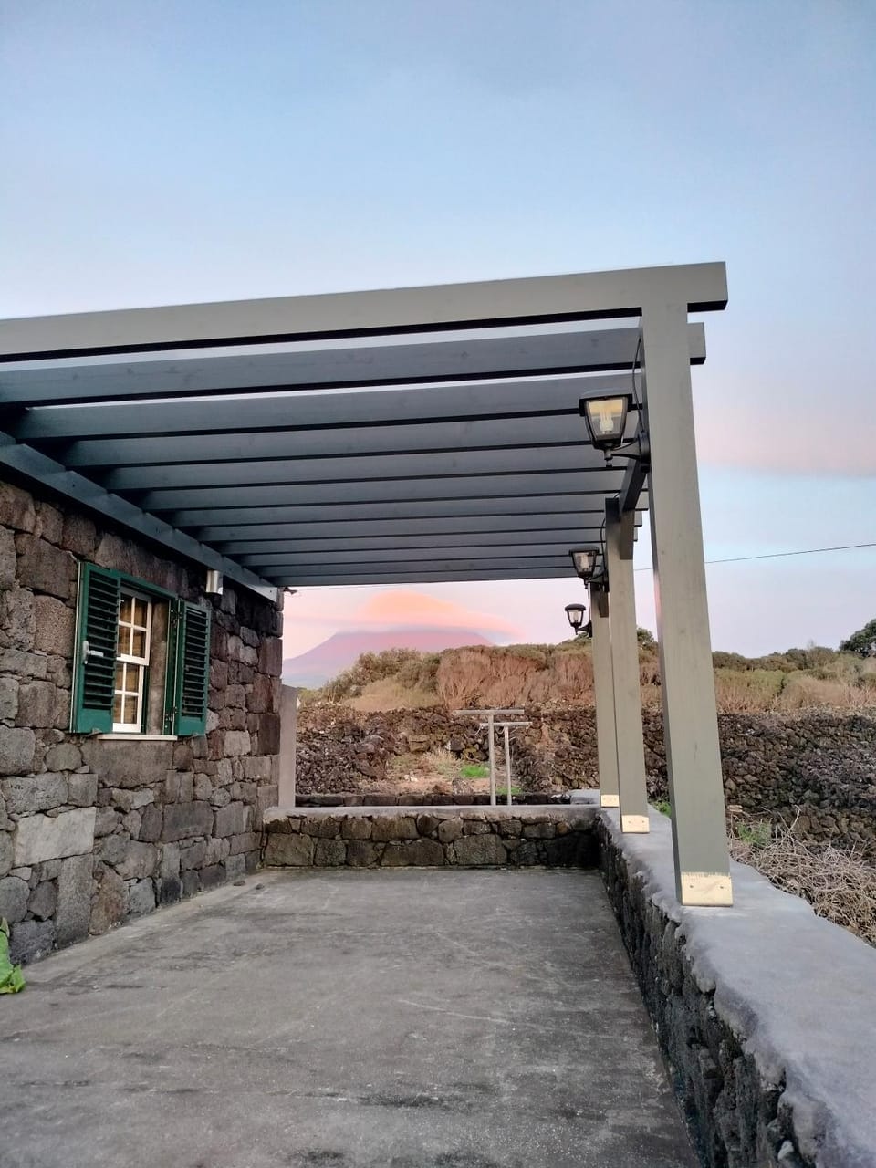 Property building, Balcony/Terrace, Mountain view