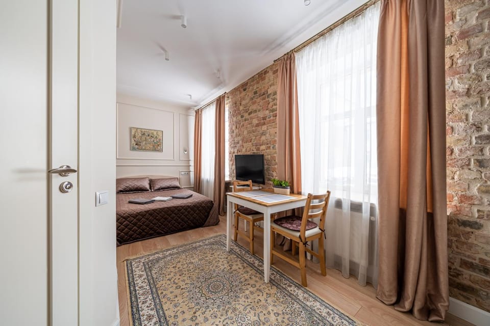 Bed, TV and multimedia, Living room, Photo of the whole room, Seating area, Dining area, hair dresser
