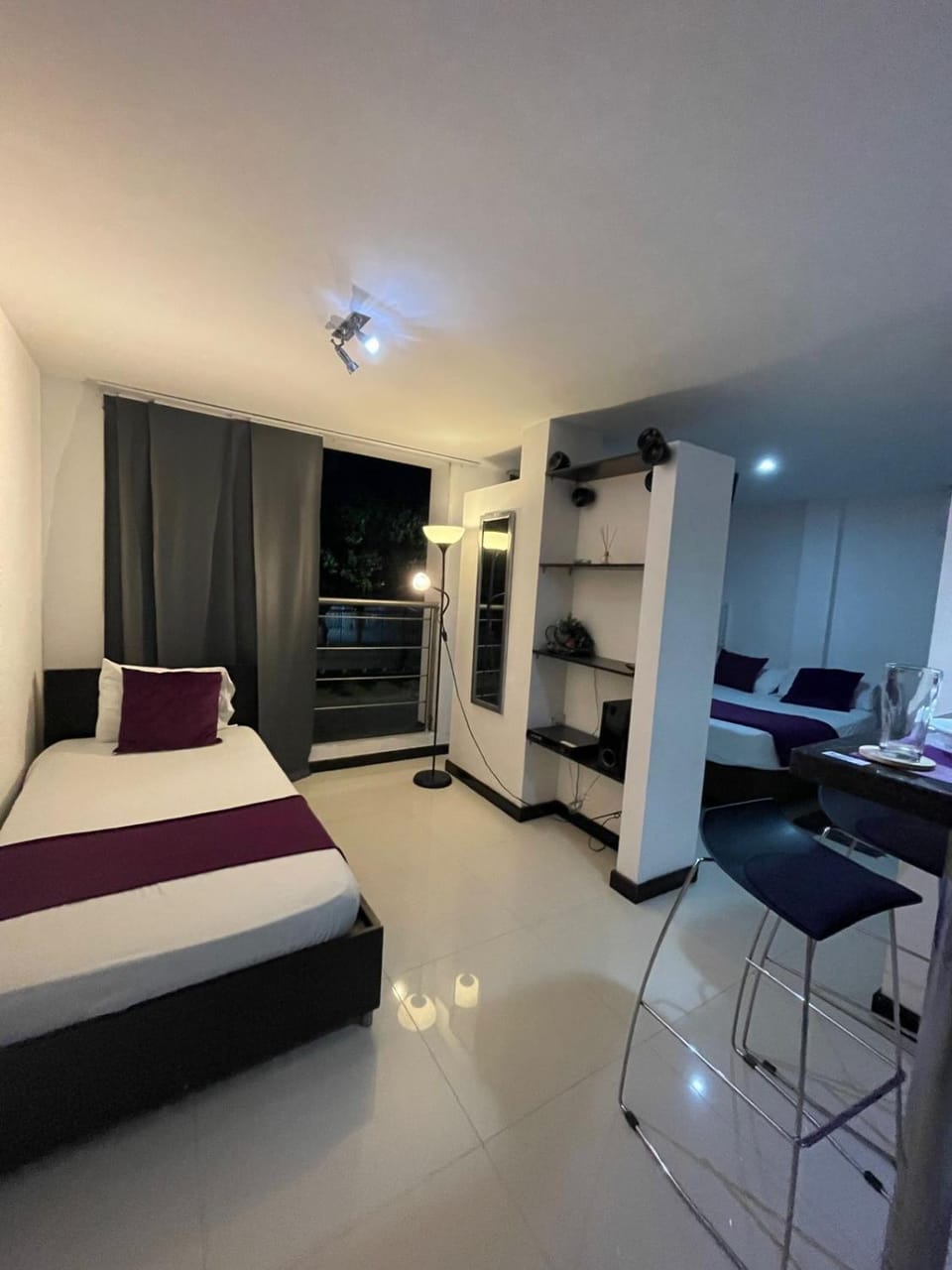 Bed, TV and multimedia, Kitchen or kitchenette, Photo of the whole room, Seating area, Dining area, Bedroom, wardrobe