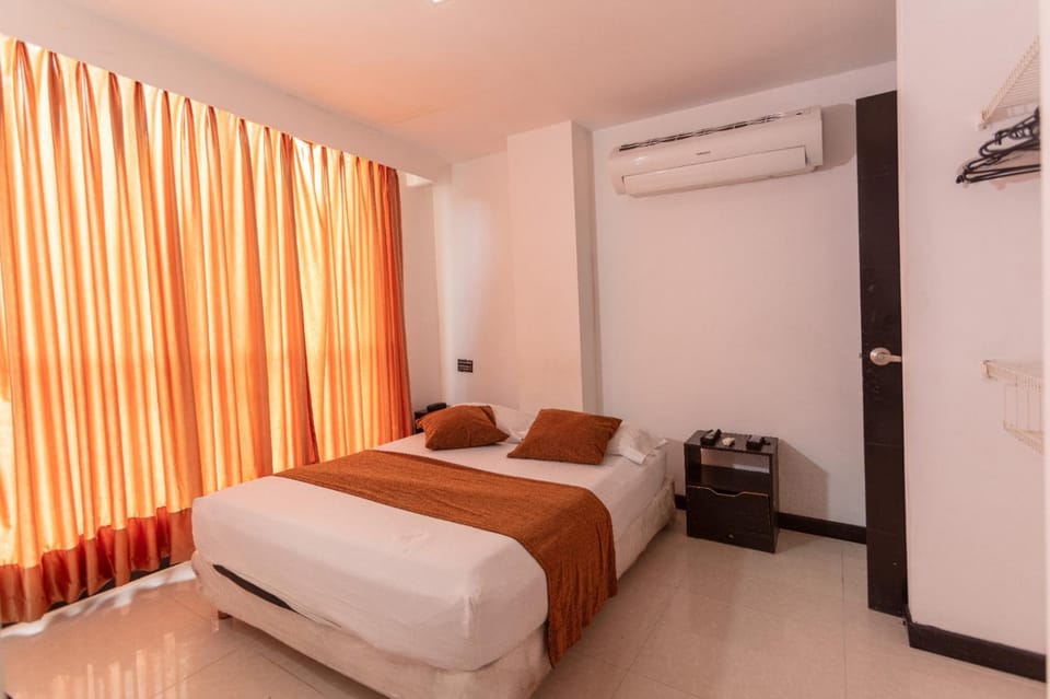 Bed, Photo of the whole room, Bedroom, air conditioner