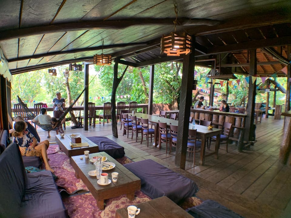 Restaurant/places to eat, Lounge or bar