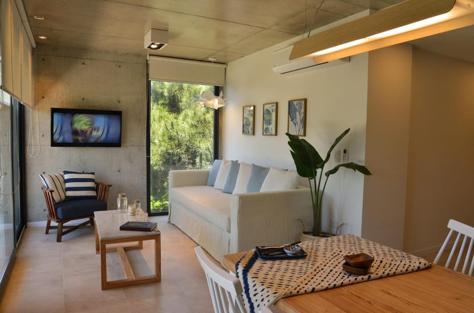 Communal lounge/ TV room, Living room, Dining area