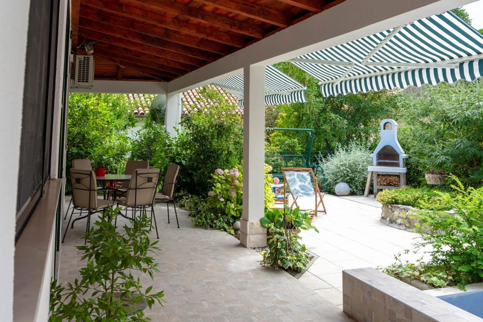 Patio, BBQ facilities, Garden, Balcony/Terrace