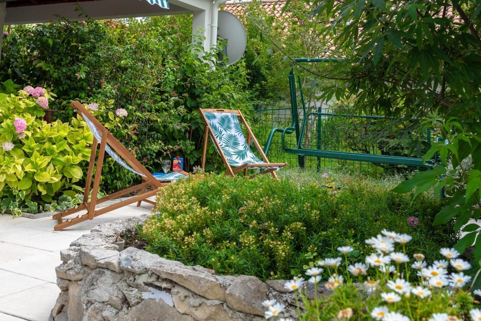 Patio, Garden, Garden, Balcony/Terrace