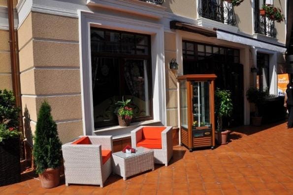 Facade/entrance, Balcony/Terrace