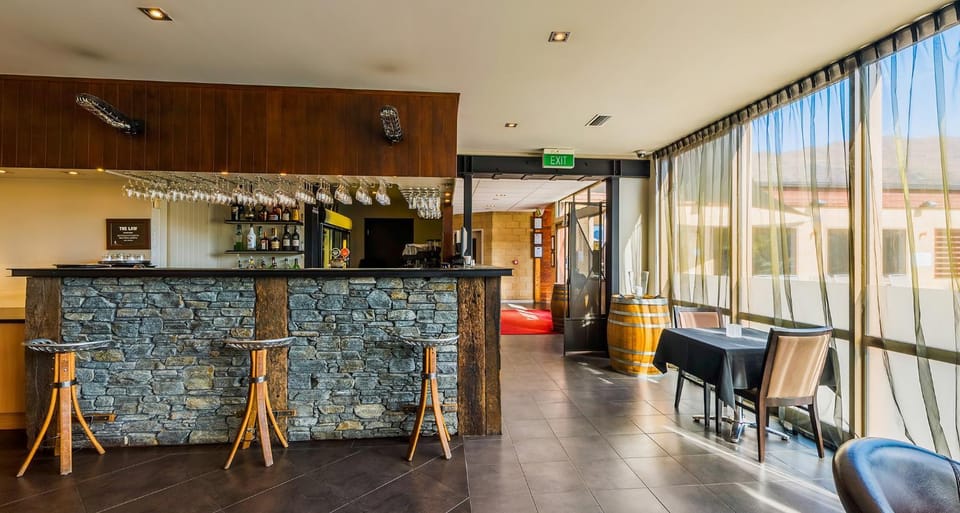Day, Lounge or bar