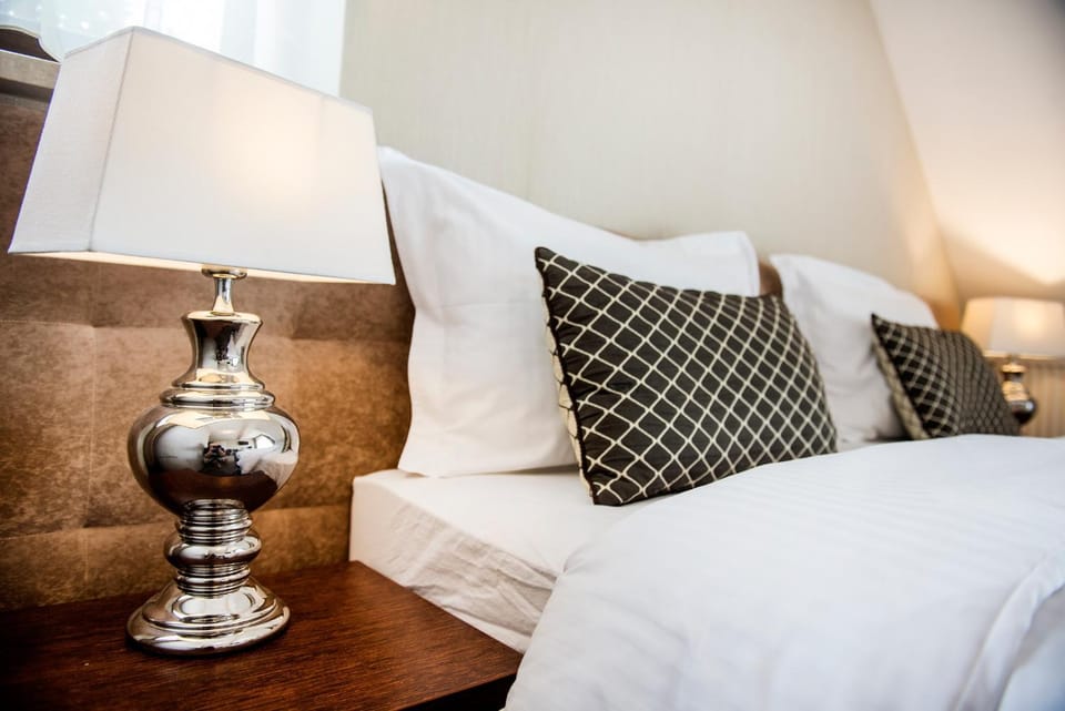 Bed, Seating area, Bedroom, Lake view