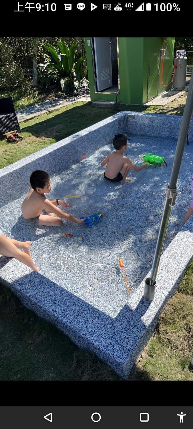 Swimming pool