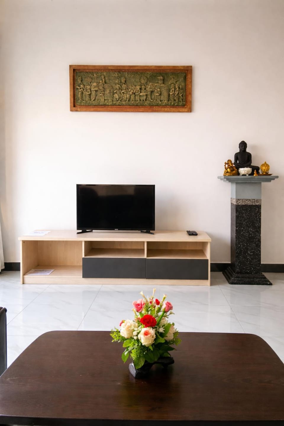 TV and multimedia, Living room, Seating area, Evening entertainment