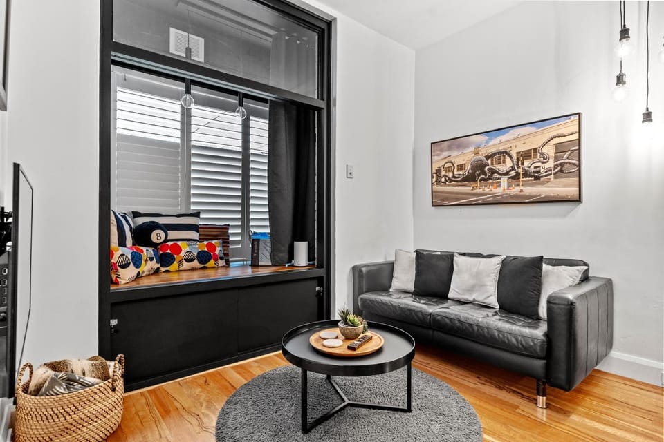Industrial Central Apartment - Shop 8 Apartment in Perth