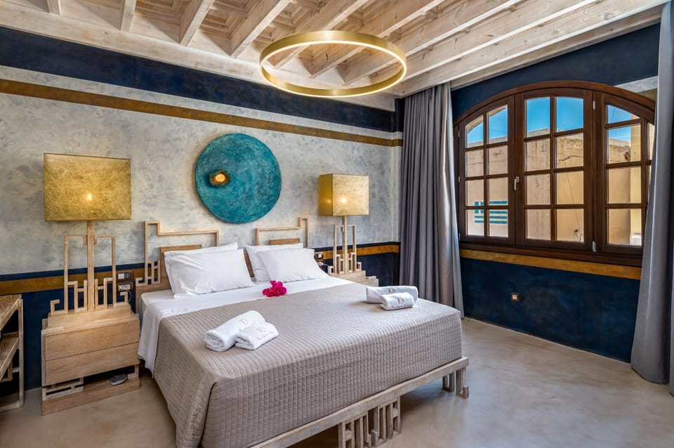 Bed, Photo of the whole room, Decorative detail, Bedroom