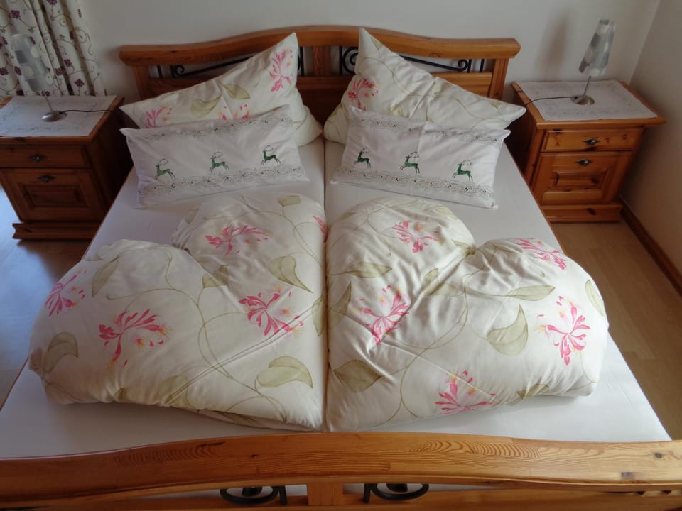 Photo of the whole room, Decorative detail, Bedroom, cot, Family