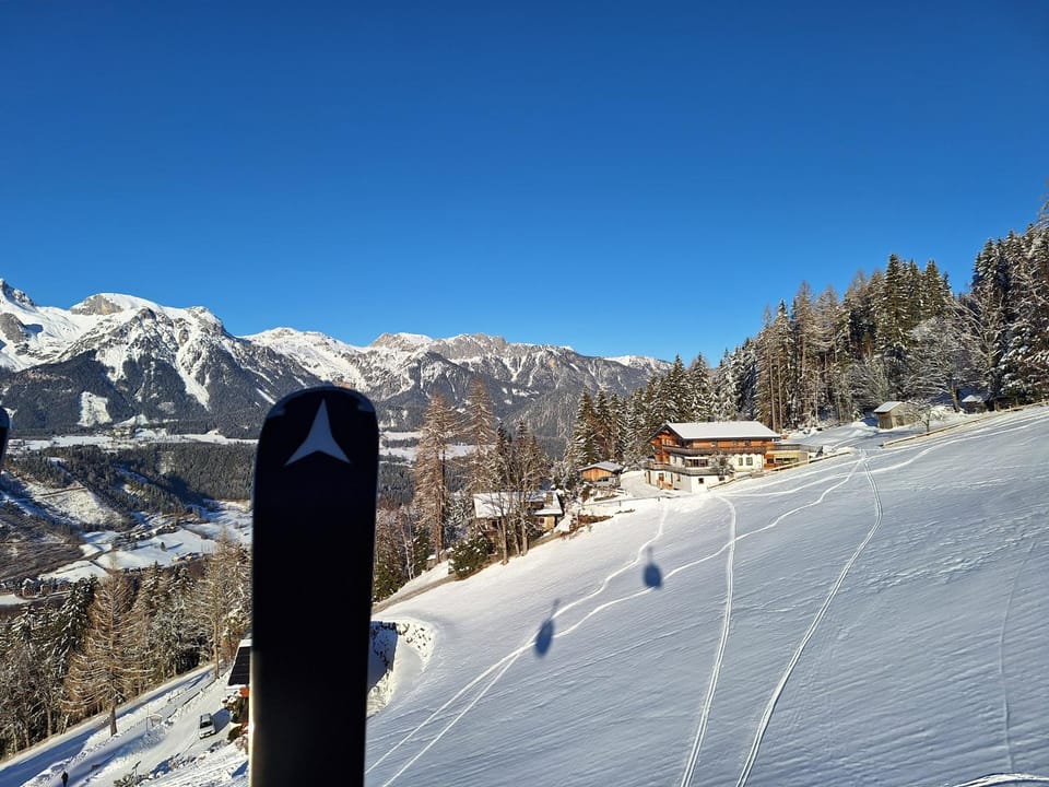 Property building, Day, Neighbourhood, Natural landscape, Bird's eye view, Winter, Skiing, Balcony/Terrace, On site, Mountain view, Area and facilities